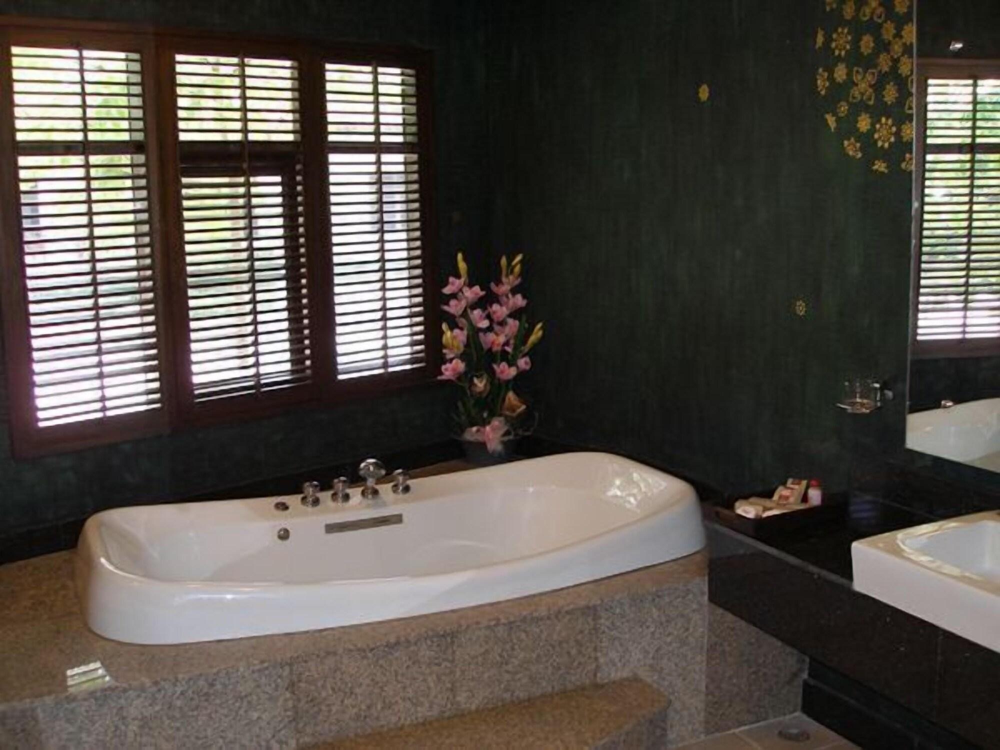 Siam Society Hotel And Resort Банкок Екстериор снимка