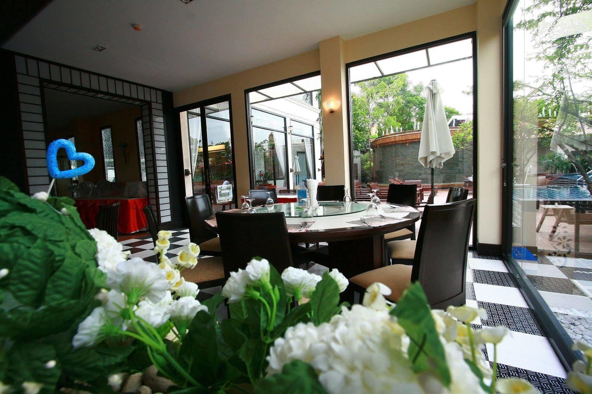 Siam Society Hotel And Resort Банкок Екстериор снимка