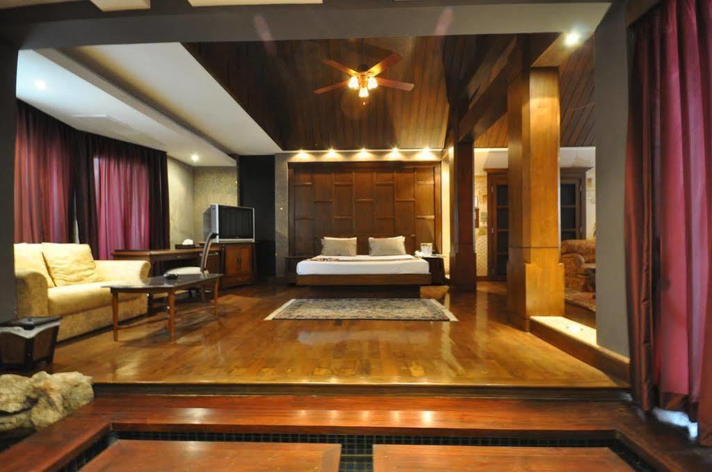 Siam Society Hotel And Resort Банкок Екстериор снимка